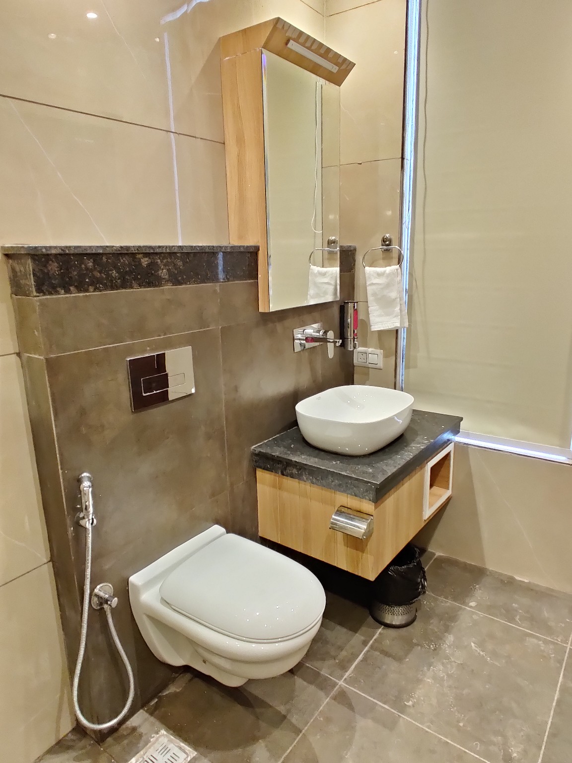 Narison Hotel bathroom