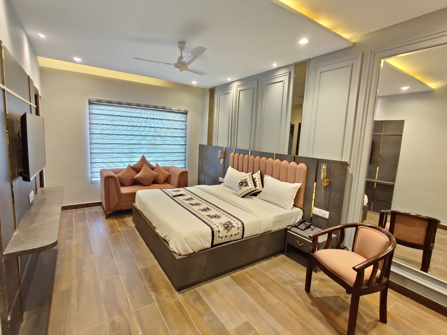 Narison Hotel premium bedroom