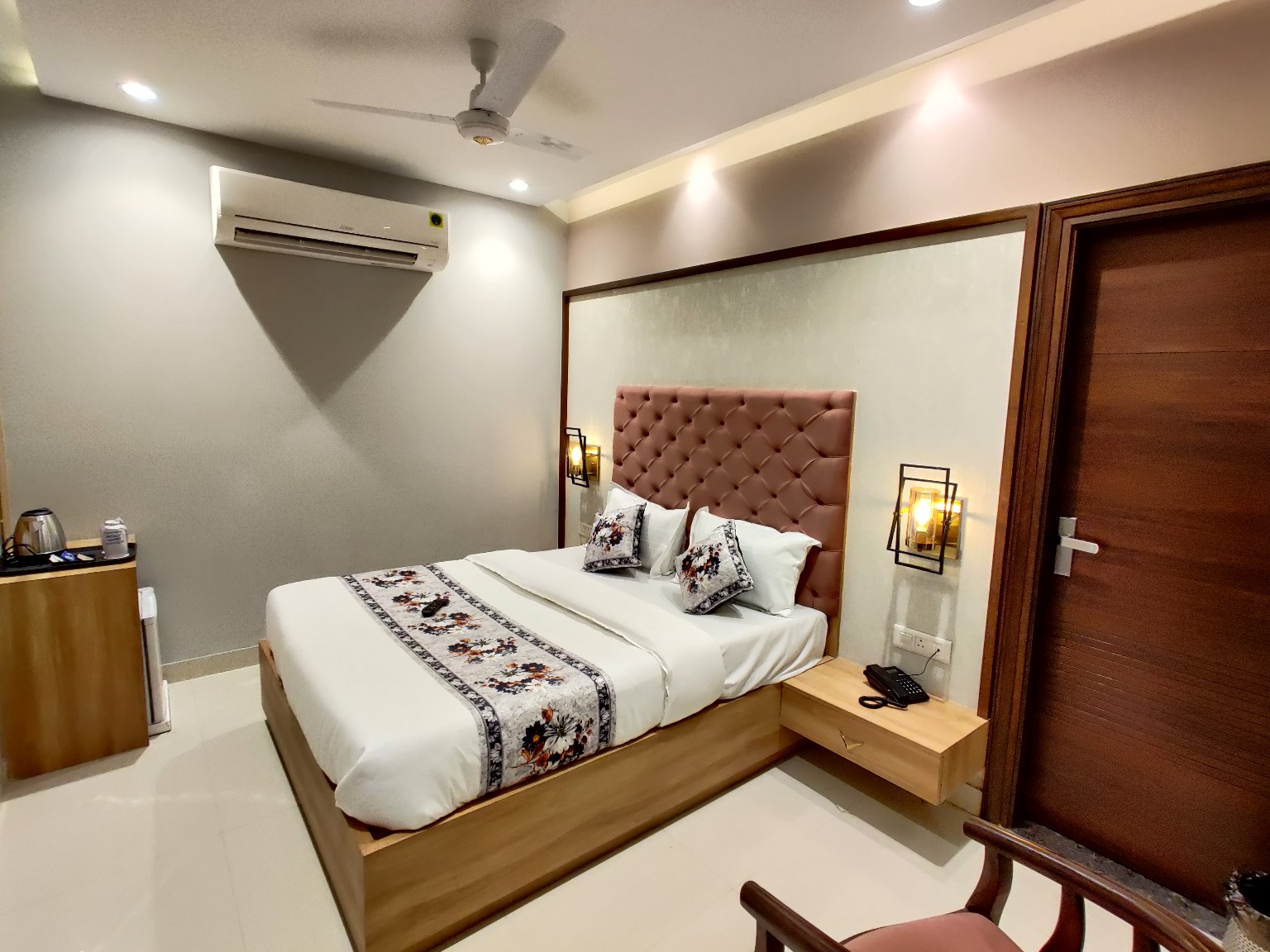 Narison Hotel bedroom