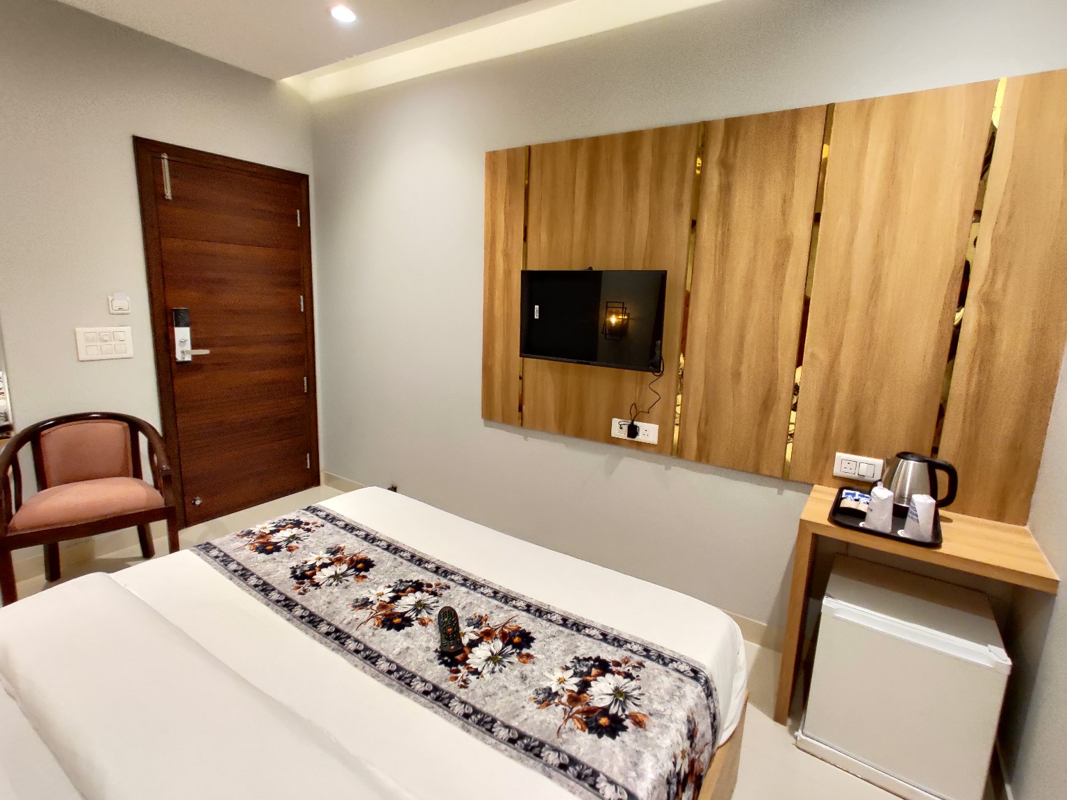Deluxe Room alternate view